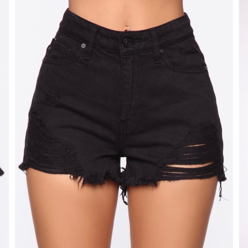 BRAND NEW WITH TAGS FASHION NOVA SHORTS!!